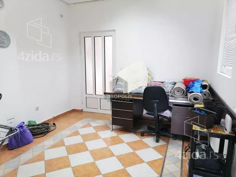 Lokal | 4zida