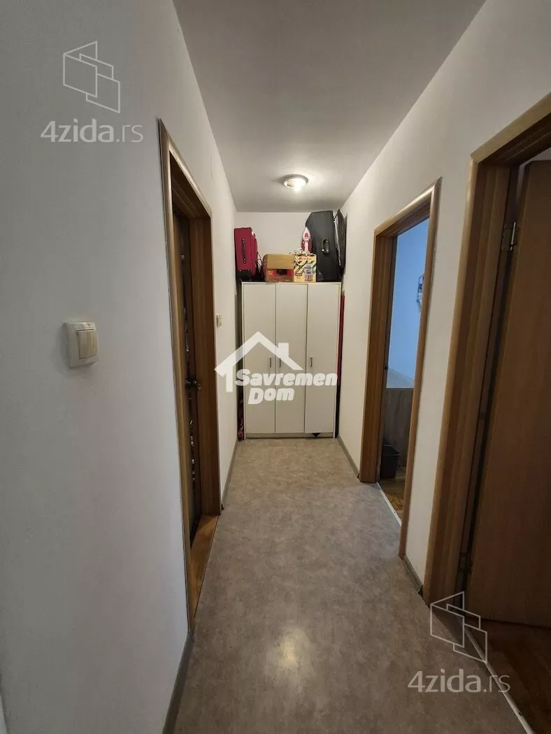 Šestosoban stan | 4zida