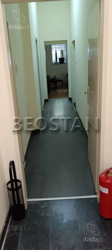 Šestoiposoban stan | 4zida