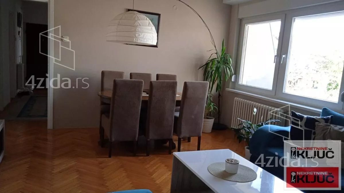 Četvoroiposoban stan | 4zida