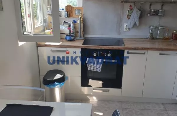 Šestosoban stan | 4zida