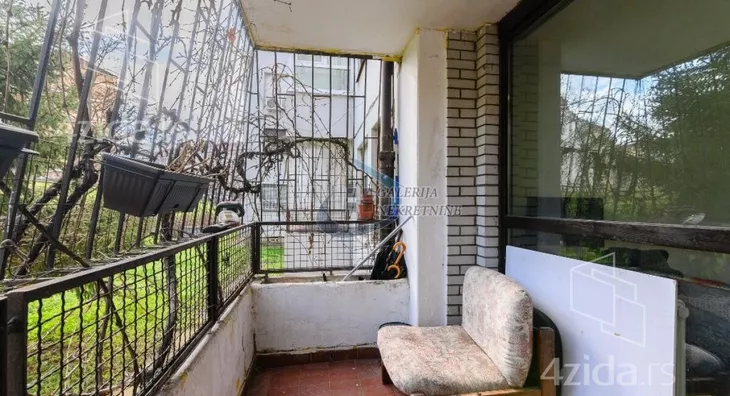 Troiposoban stan | 4zida