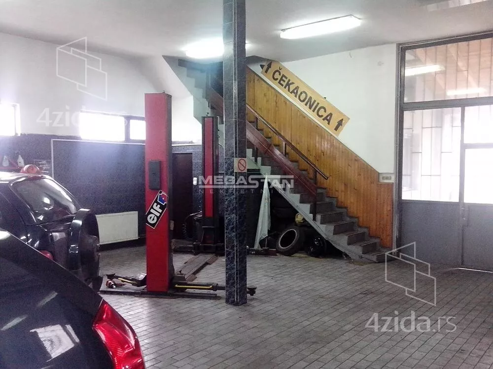 Poslovna zgrada | 4zida