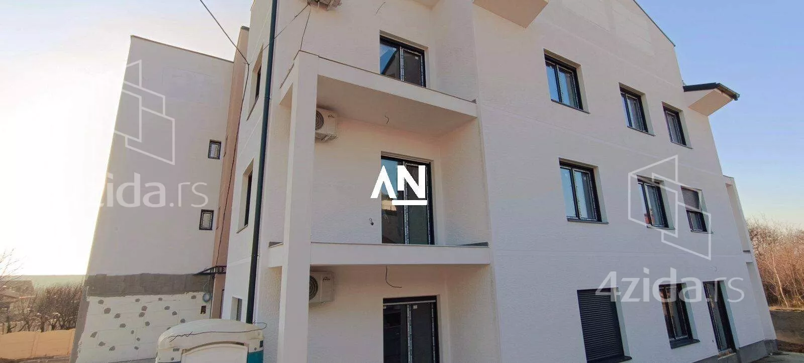 Jednoiposoban stan | 4zida