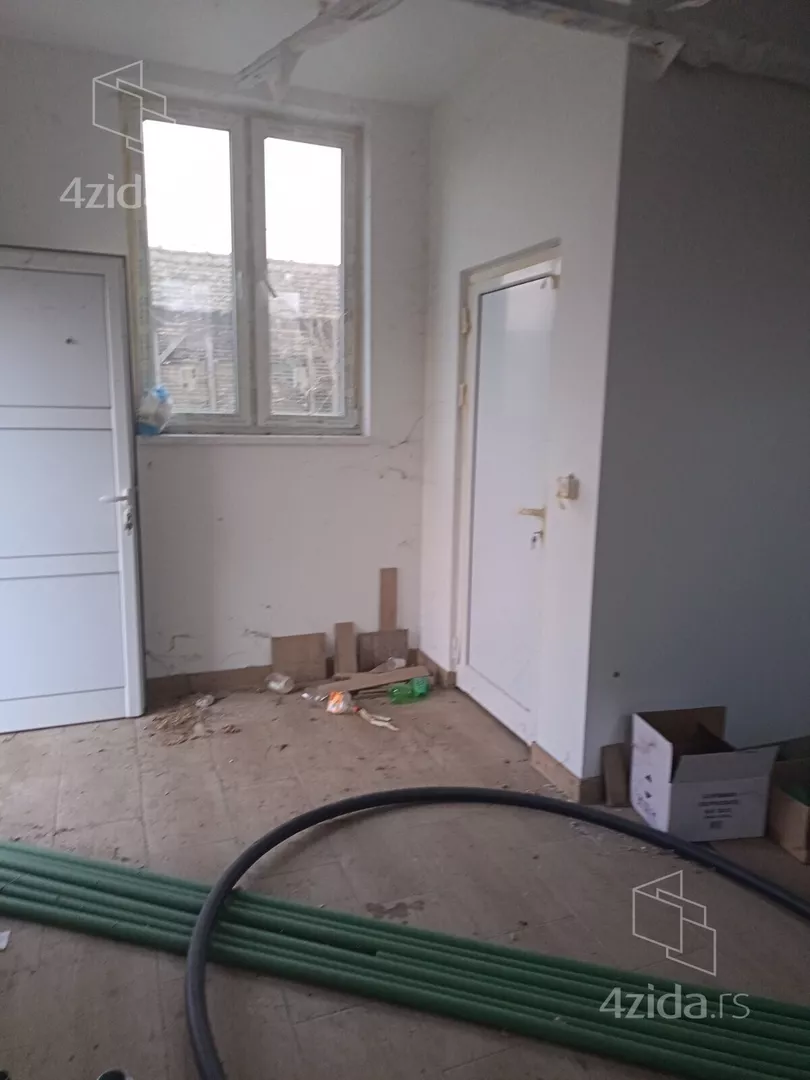 Poslovna zgrada | 4zida