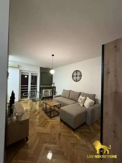 ŽELEZNIČKA | 4zida.rs