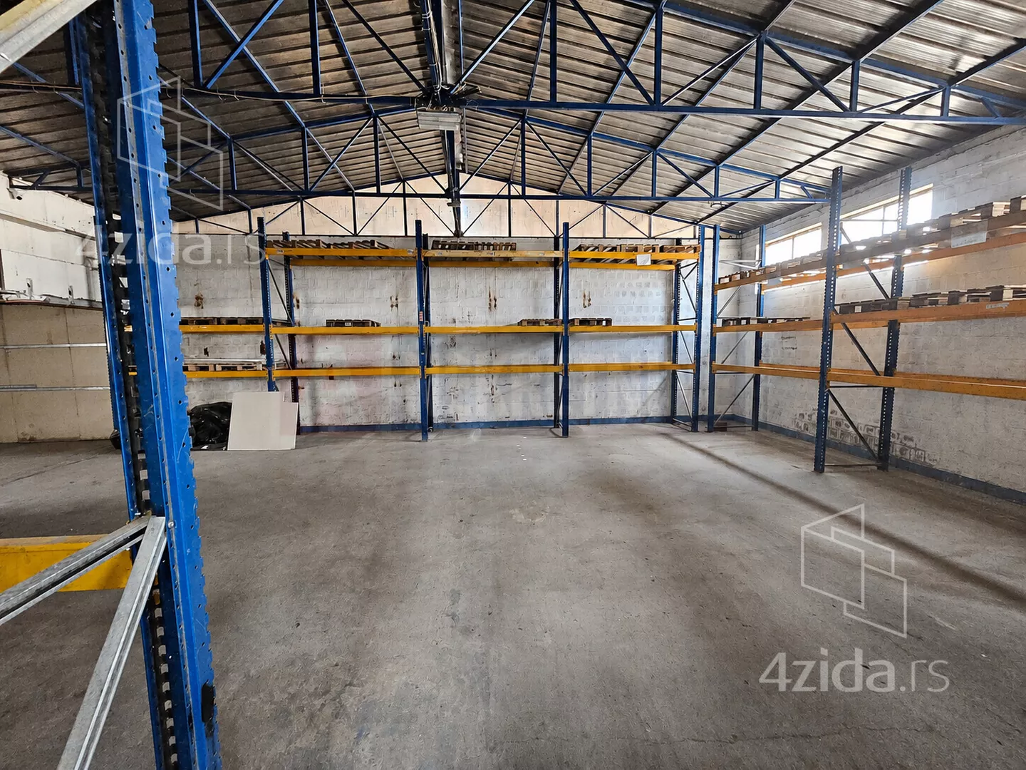 Lokal | 4zida