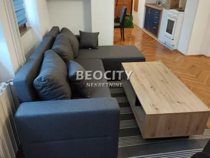 Petra Drapšina | 4zida.rs