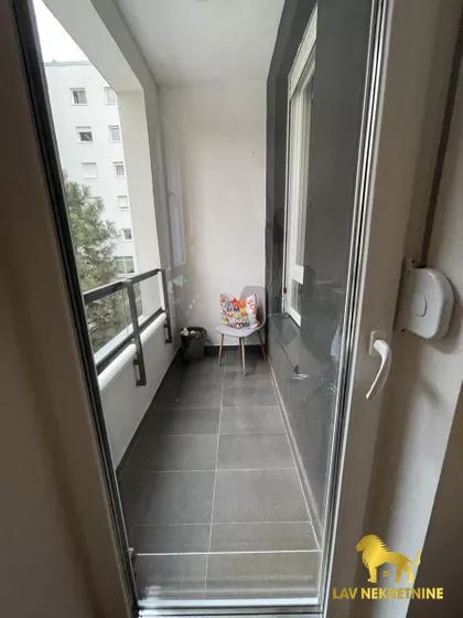 MAKSIMA GORKOG | 4zida.rs
