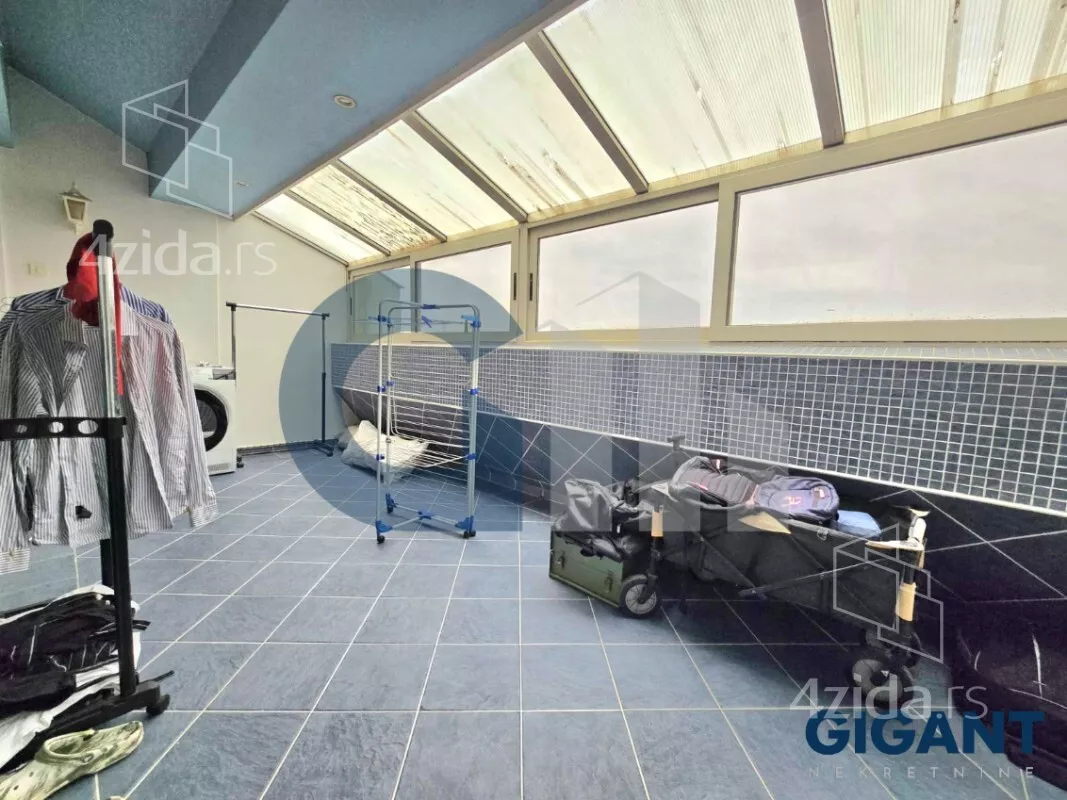 Petosoban stan | 4zida