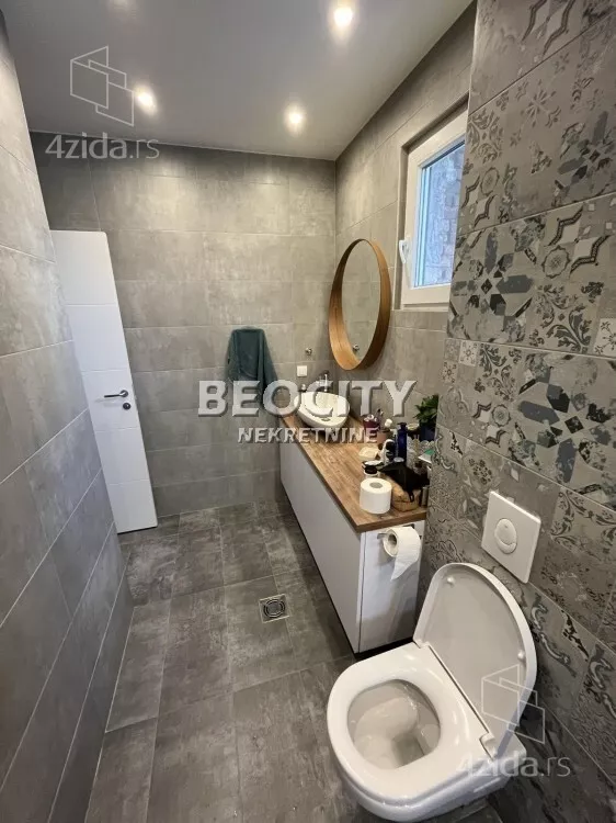 Sedmosoban stan | 4zida