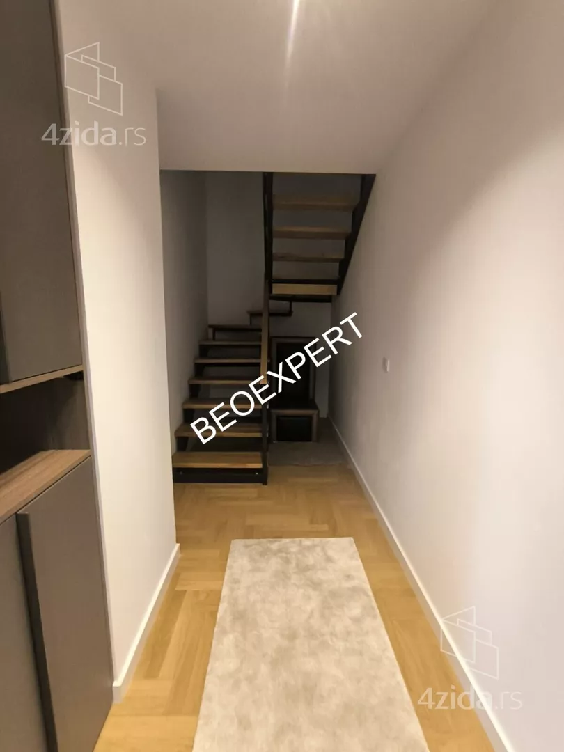 Šestosoban stan | 4zida