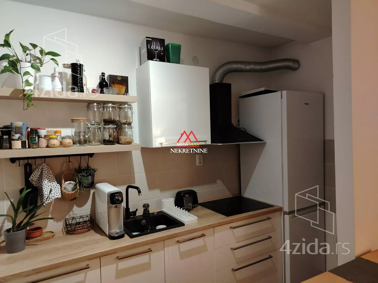 Troiposoban stan | 4zida