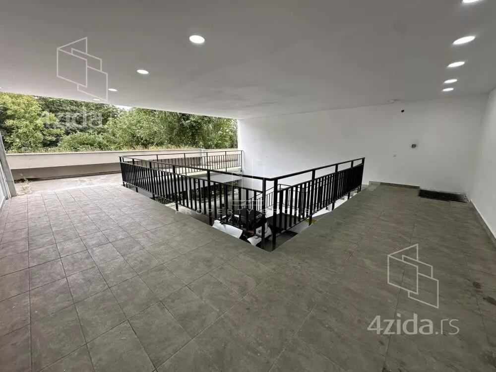 Lokal | 4zida