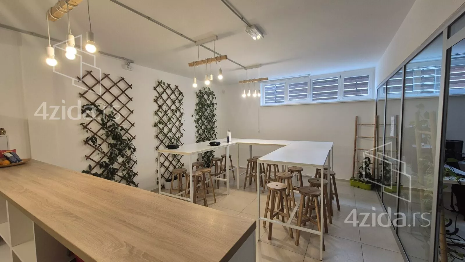 Poslovna zgrada | 4zida