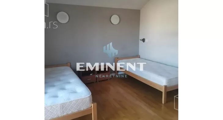 Šestosoban stan | 4zida
