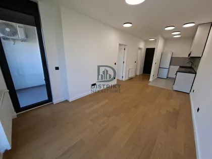Crveni Pevac | 4zida.rs