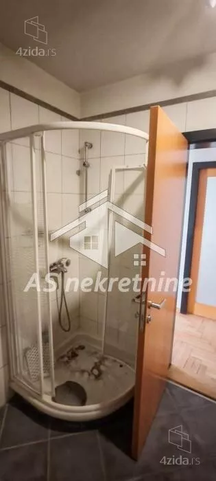 Šestosoban stan | 4zida