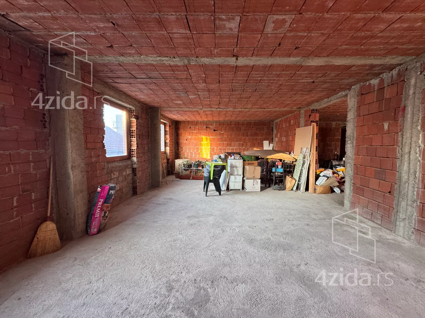 Četvoroiposoban stan | 4zida