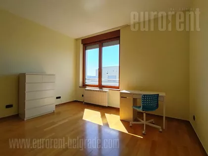 DEDINJE BELI DVOR | 4zida.rs