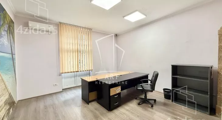 Četvoroiposoban stan | 4zida