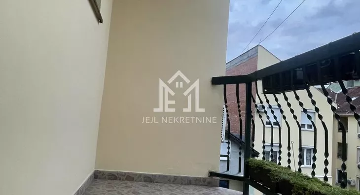 Šestosoban stan | 4zida