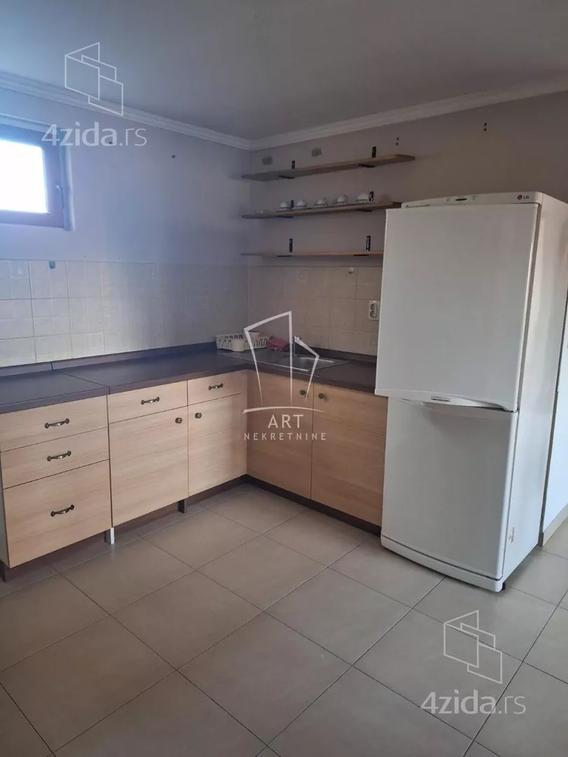 Četvoroiposoban stan | 4zida