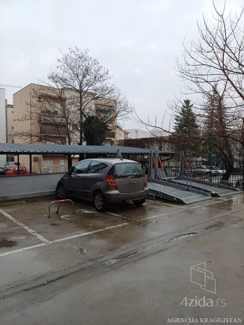 Parking | 4zida