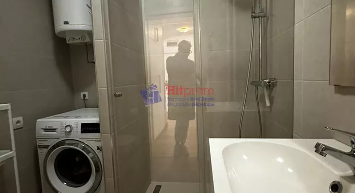 Šestosoban stan | 4zida