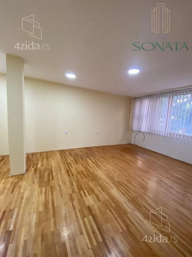 Poslovna zgrada | 4zida