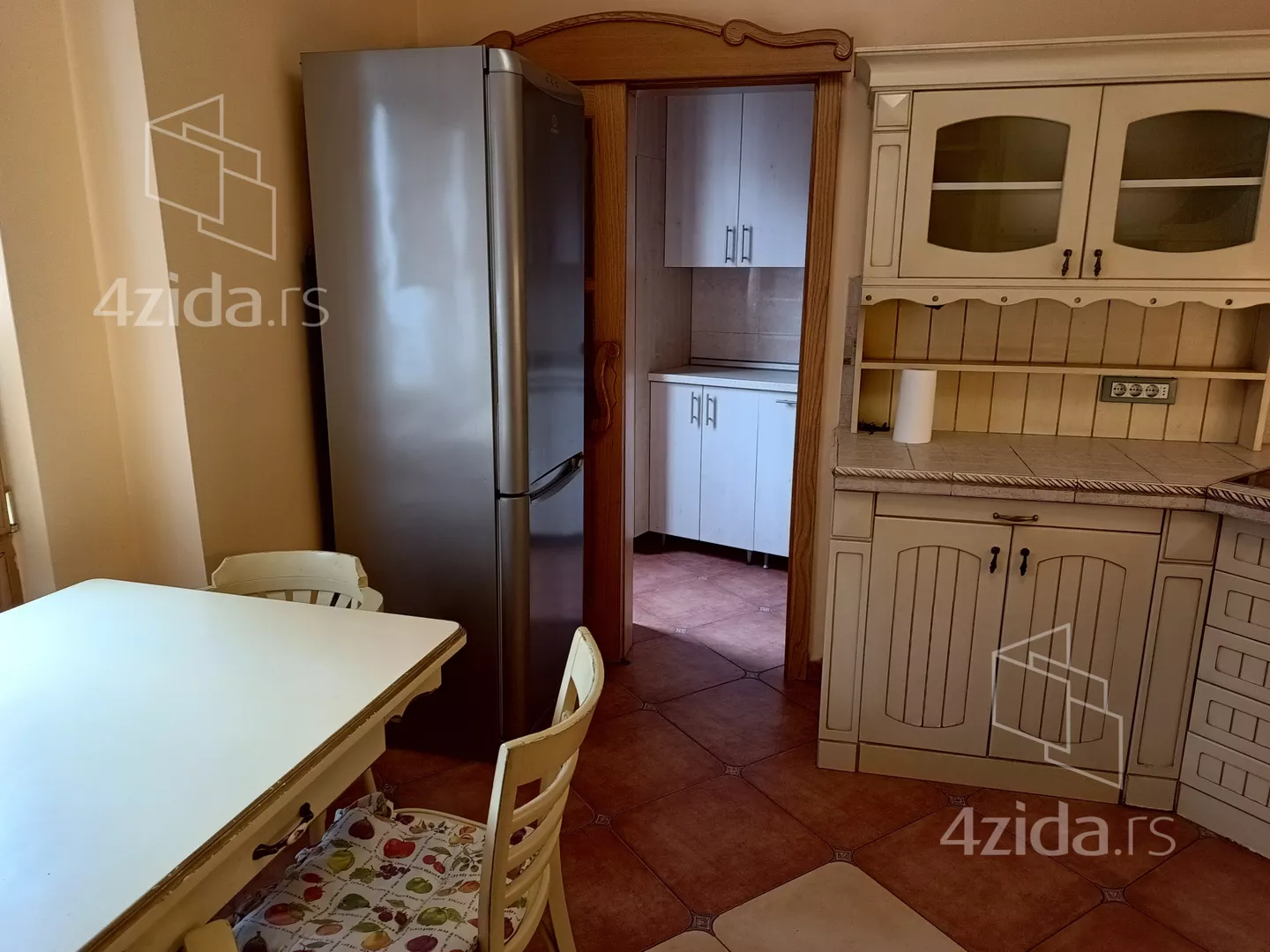 Četvoroiposoban stan | 4zida