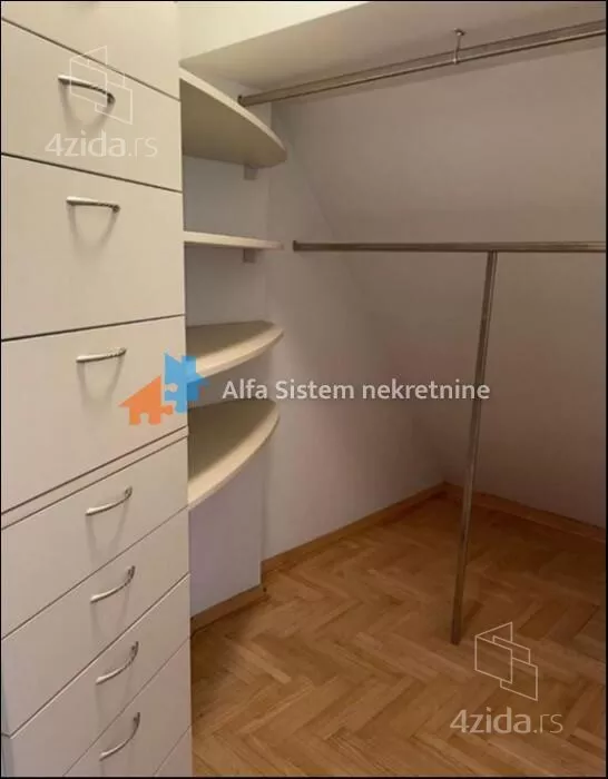 Šestosoban stan | 4zida