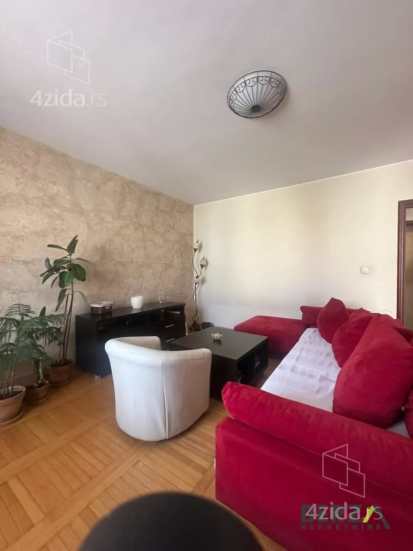 Petosoban stan | 4zida