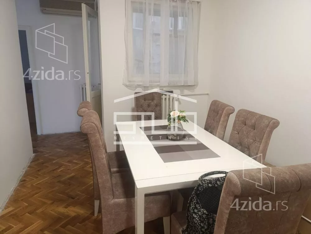 Četvoroiposoban stan | 4zida