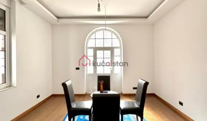 Poslovna zgrada | 4zida