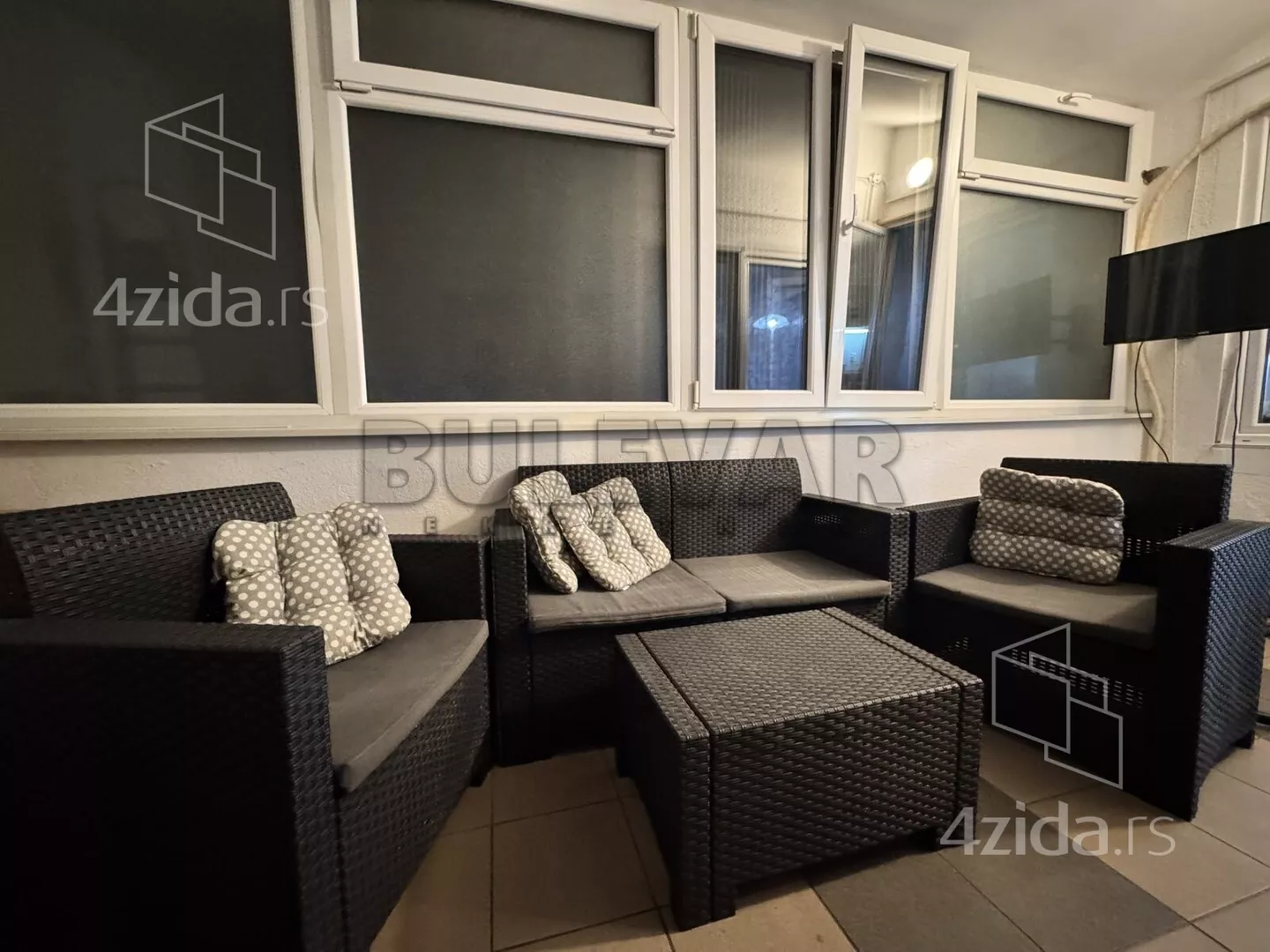 Dvoiposoban stan | 4zida