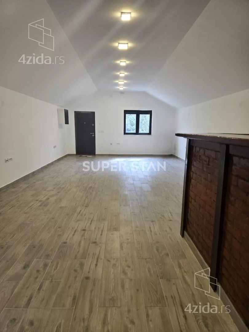 Poslovni prostor | 4zida