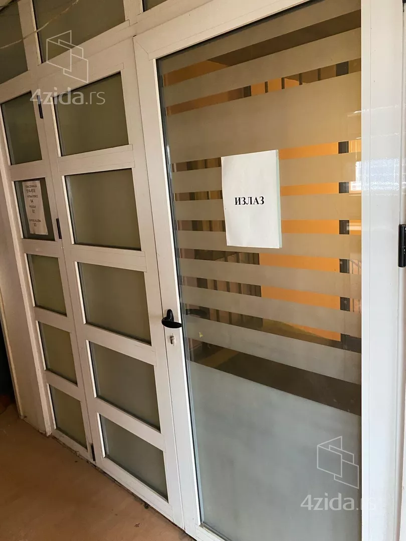 Poslovna zgrada | 4zida