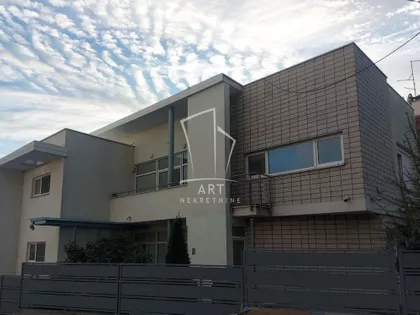 Miće Orlovića | 4zida.rs