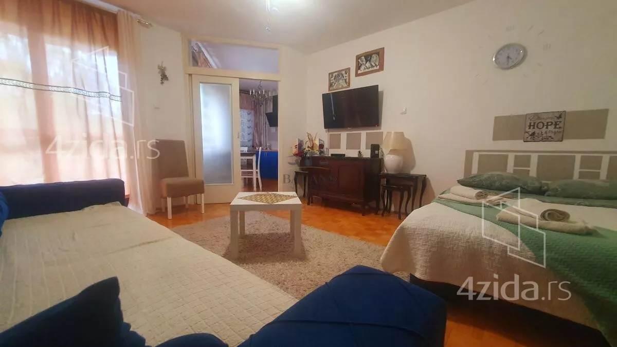 Petosoban stan | 4zida