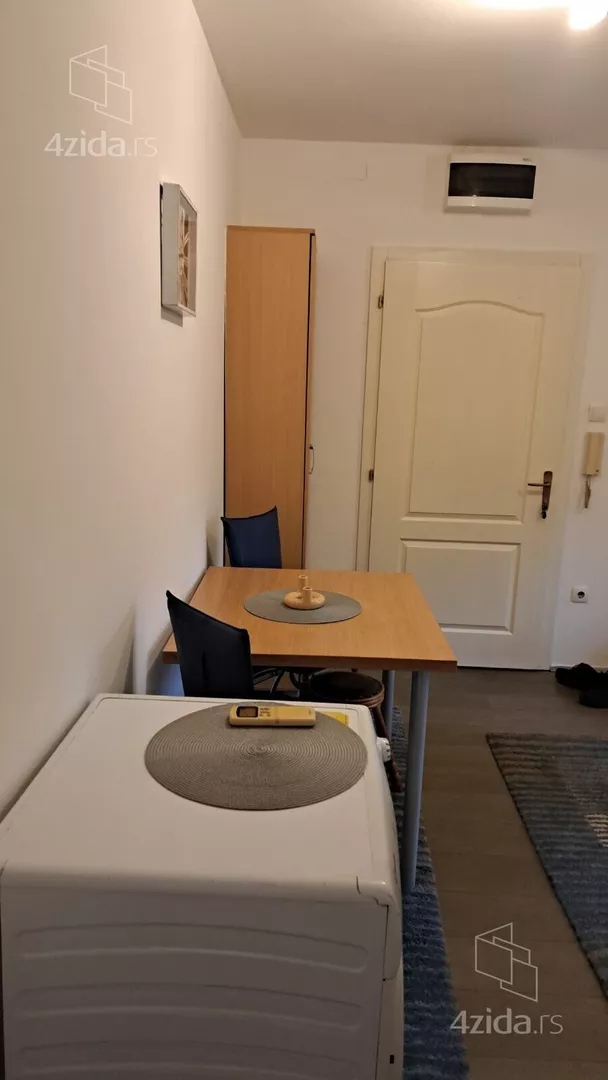 1 soba stan za izdavanje — Beograd, Zemun opština, Retenzija, Retenzija, 27m², 350€