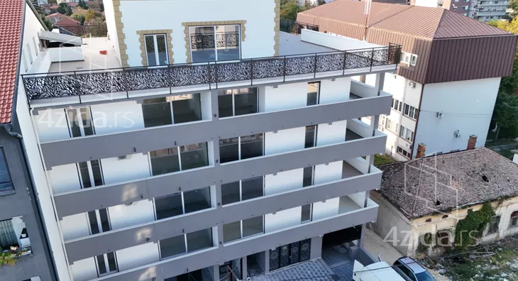 Petosoban stan | 4zida