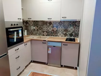 Crveni Pevac | 4zida.rs
