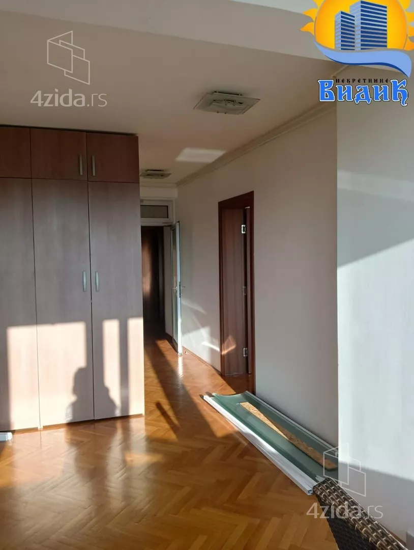 Četvoroiposoban stan | 4zida