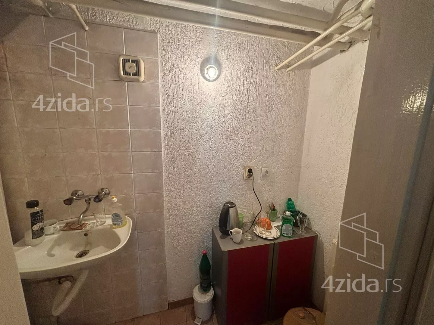 Lokal | 4zida