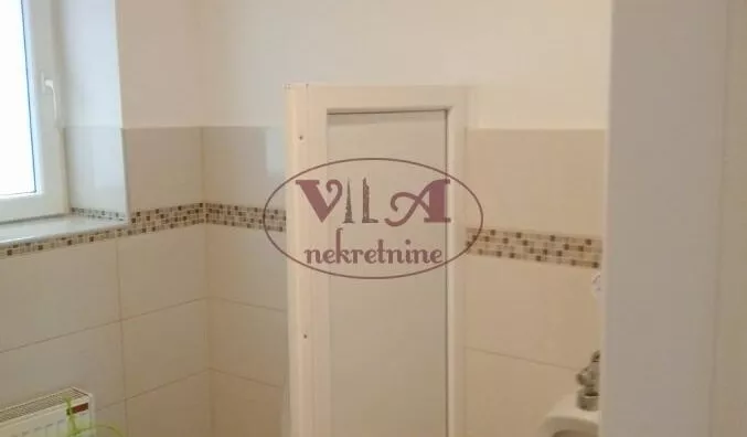 Poslovna zgrada | 4zida