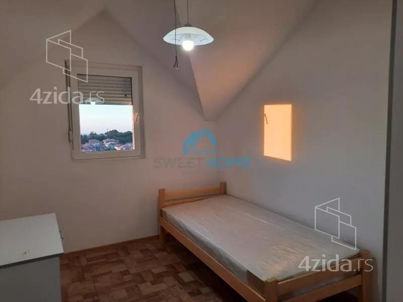 Četvoroiposoban stan | 4zida