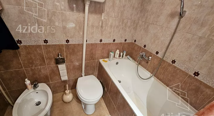 Petosoban stan | 4zida