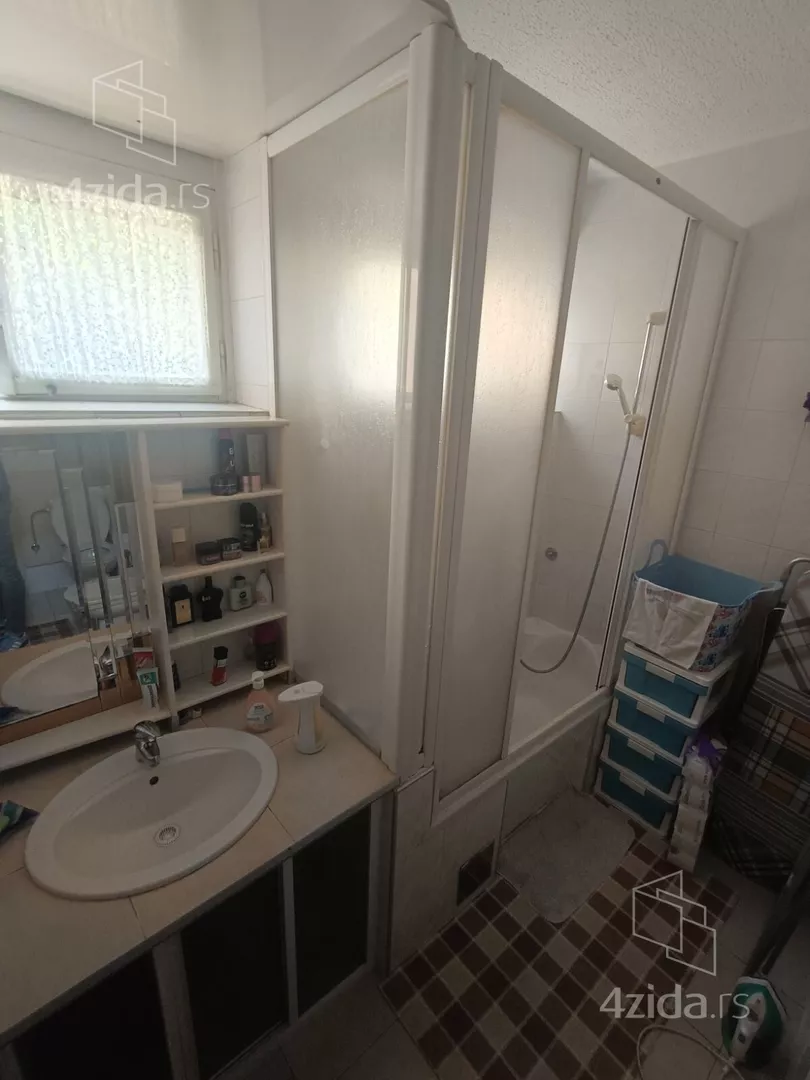 Četvoroiposoban stan | 4zida