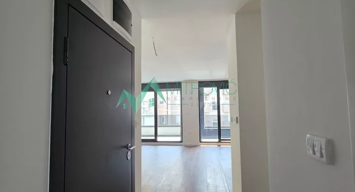 Šestosoban stan | 4zida